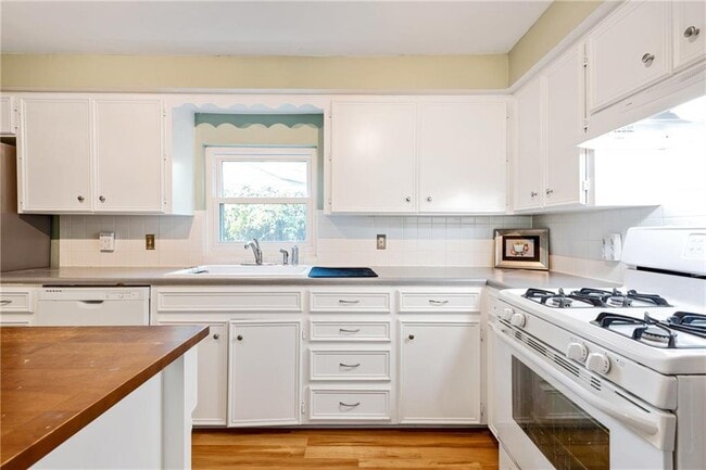 Photo - 7815 Hardy Dr