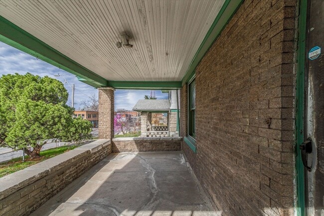 Photo - 912 E 31st St