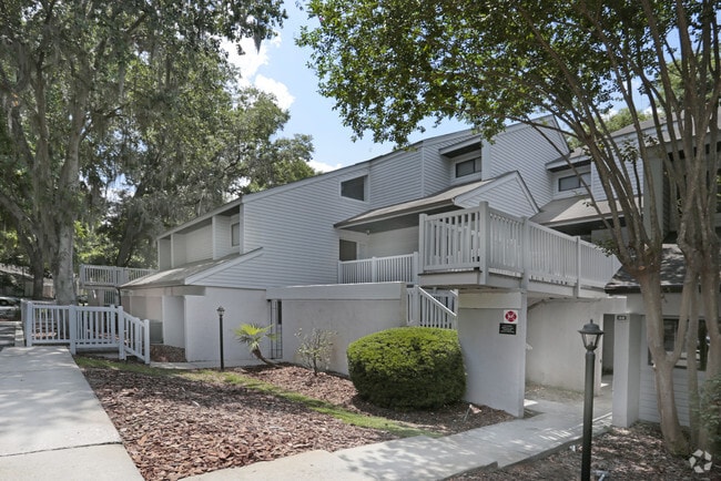 Building Photo - Lakewood Villas