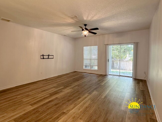 2817 Bay Club Dr