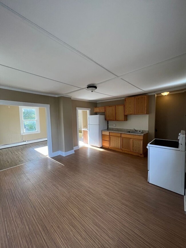 Building Photo - 9 Burrill St Unit Apt 3