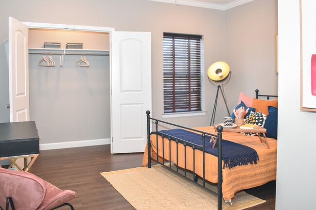 Photo - Fountaine Bleau Central Landing