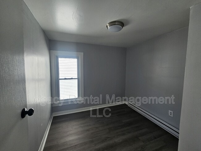 Photo - 303 Gardner St