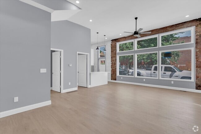 Building Photo - 3500 Magnolia Ave Unit #1R Rental