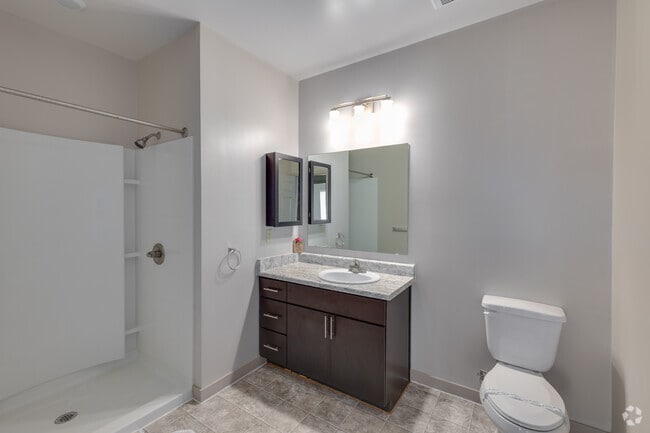 2BR, 1BA - 906SF - Bathroom