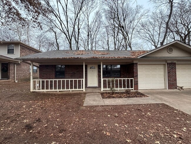 Building Photo - 3327 N Detroit Ave Unit 3327-1