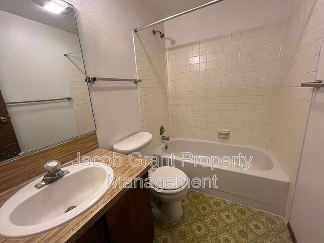 Photo - 2282 Stace St