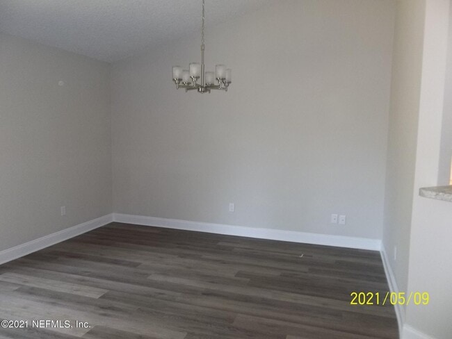 Photo - 8072 Kilwinning Ln