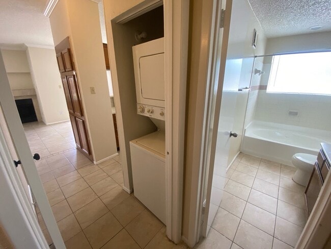 Photo - 7900 Bissonnet St