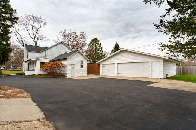 1006 Schuring Rd