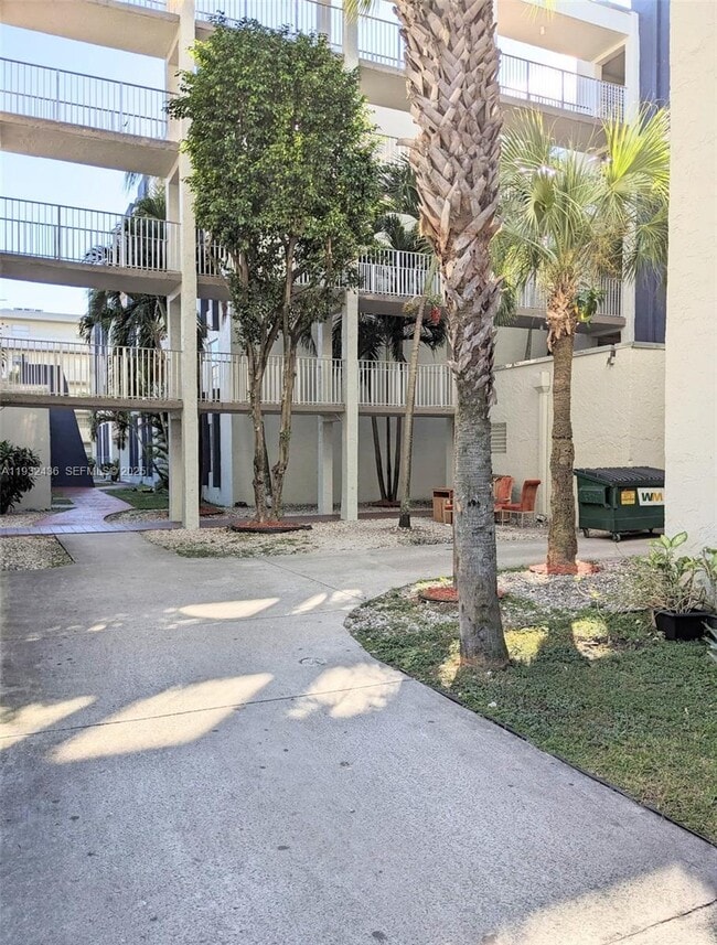 Building Photo - 10000 NW 80th Ct Unit 2211