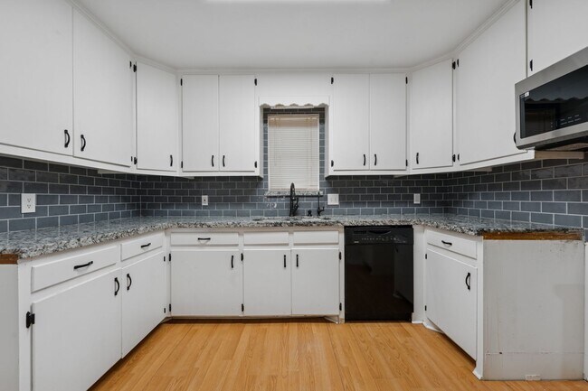 Photo - Cute & Convenient Home in Mission!