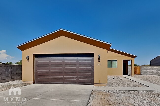 Building Photo - 6041 S 8th Pl