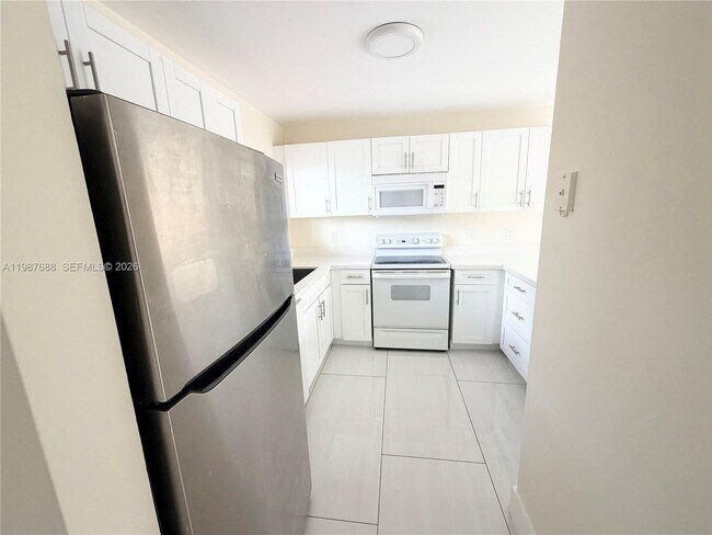 Photo - 6205 SW Kendale Lakes Cir Unit 288