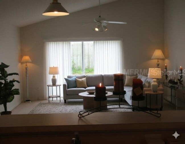 Photo - 338 Sir Phillips Dr