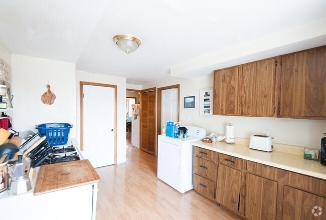 Building Photo - 837.5 E 2nd St Unit 3 Rental