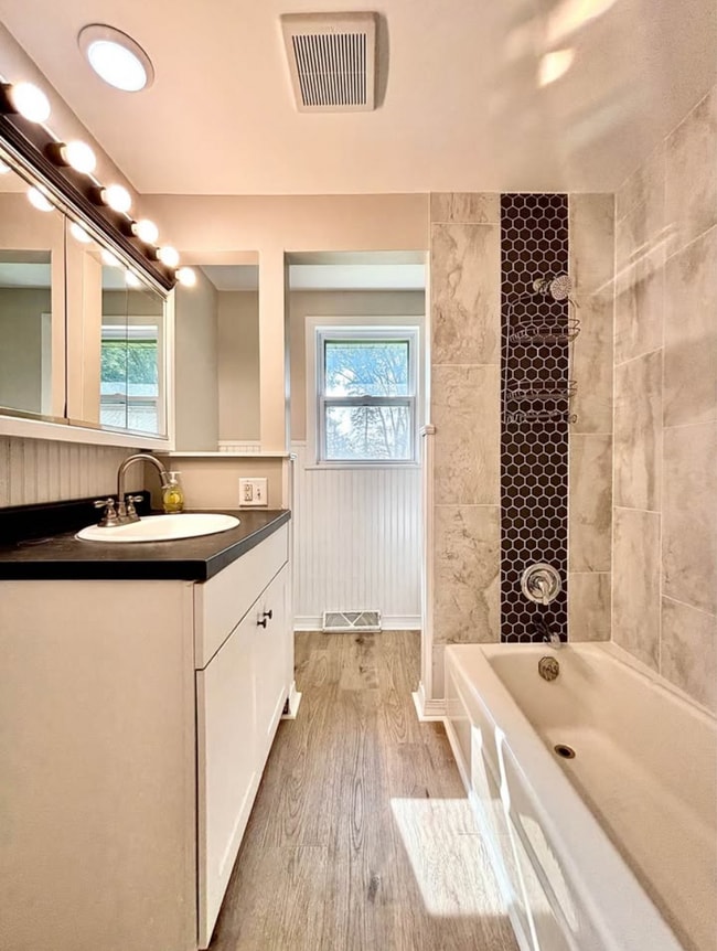 Photo - 730 Vernon Ave NW