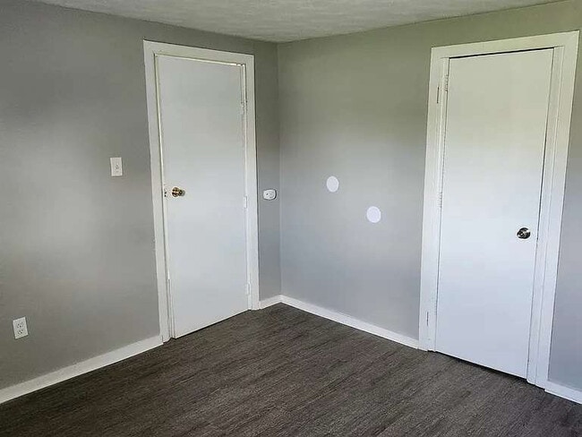 Building Photo - 1180 Raymond Blvd Rental