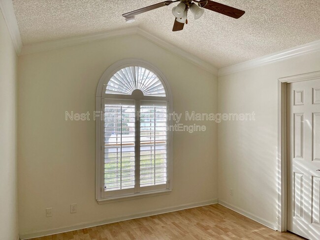 Photo - 2127 Forest Gate Dr W