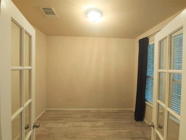 Photo - 1601 Lions Den