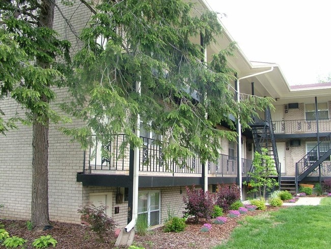 L'Appartement×Americana The Americana at Brand Luxury Apartments - 889 Americana Way