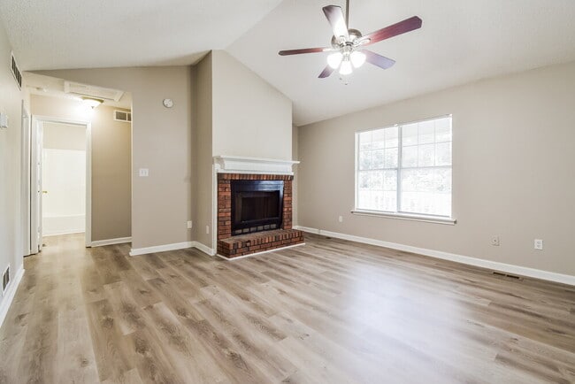 Photo - 23 Park Ave W