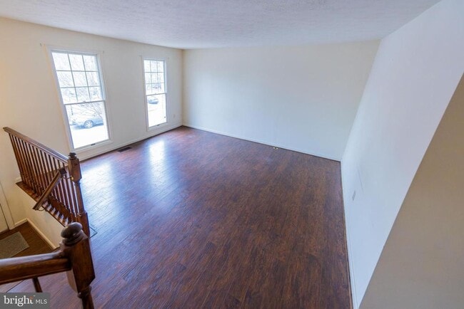 Photo - 5565 April Journey