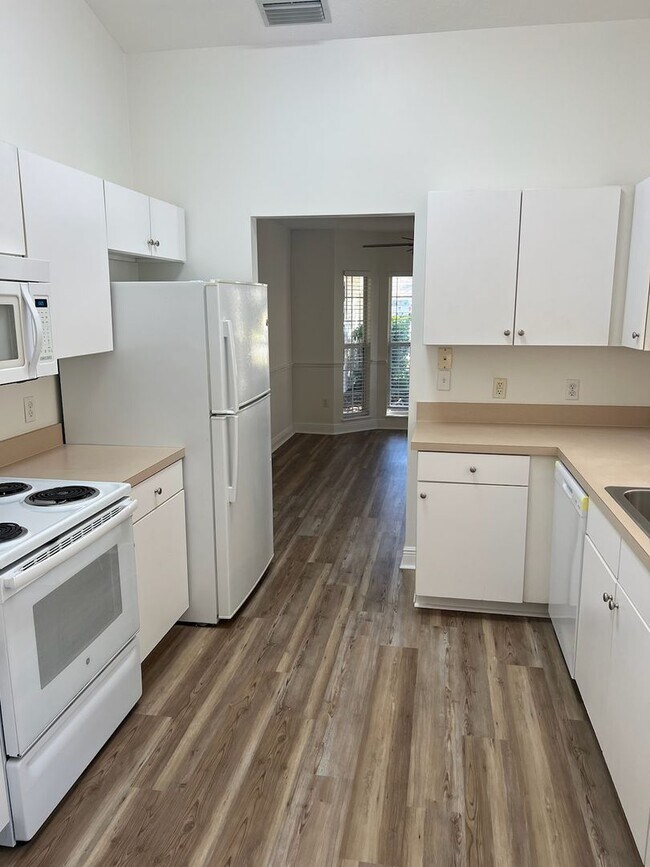 Photo - Newly renovated - Close to UF Health Shands, VA and Vet School!