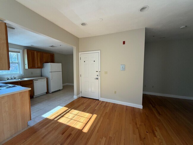 Photo - 454 Green St Unit 3