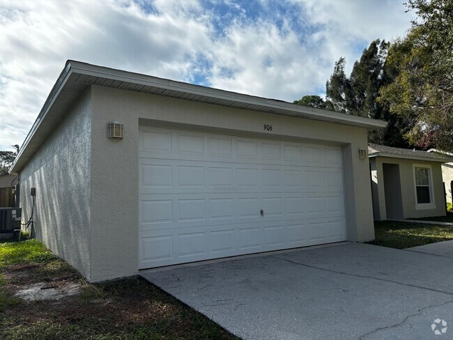 Building Photo - Palm Bay Home - fenced yard