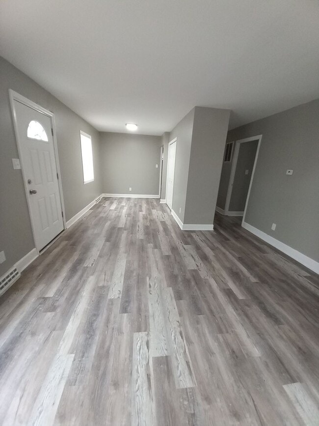 Building Photo - 3 Bedroom Home on a Quiet Block