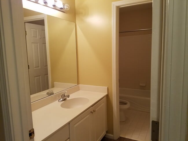 Photo - 104 Island Crest Cir