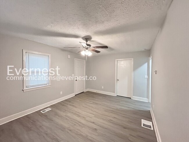 Photo - 2175 Pansy St NW