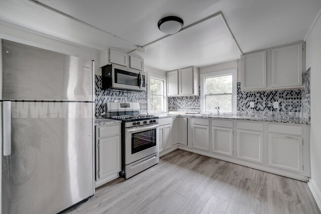 Building Photo - 2116 Cumberland St Unit 3