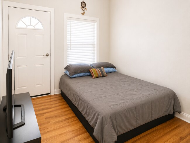 Photo - 3040 N Milwaukee Ave Unit 2R