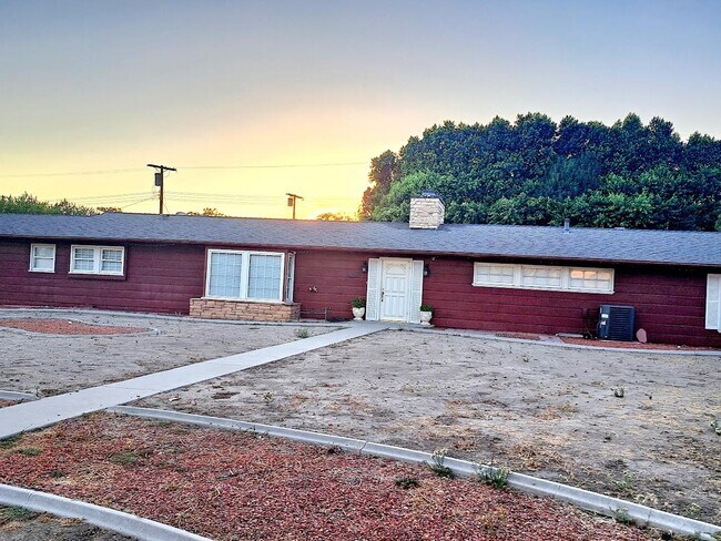 9537 Jumilla Ave