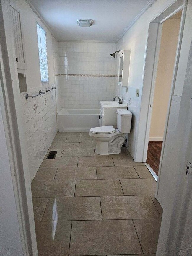 Photo - 595-597 Zanesville Ave Unit 597