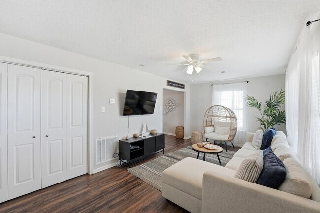 Photo - 2311 56th St