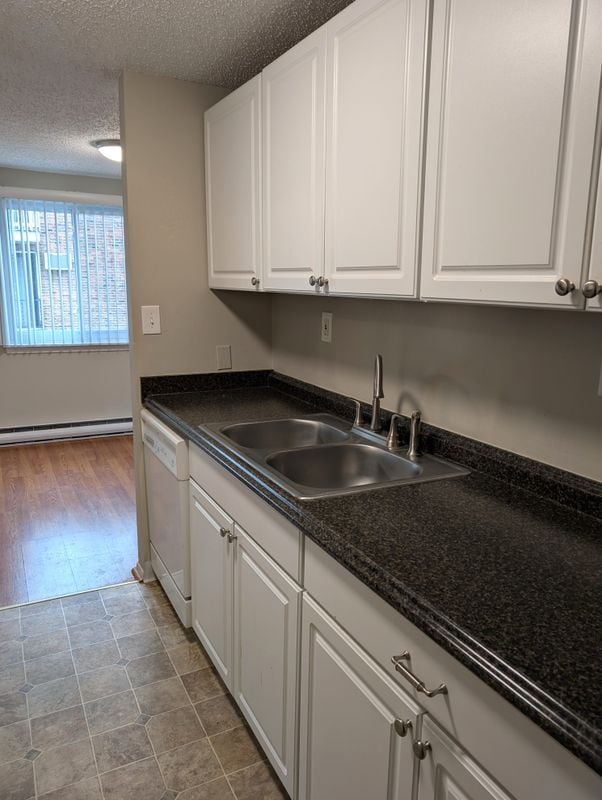 Photo - 6301 Robinson Rd