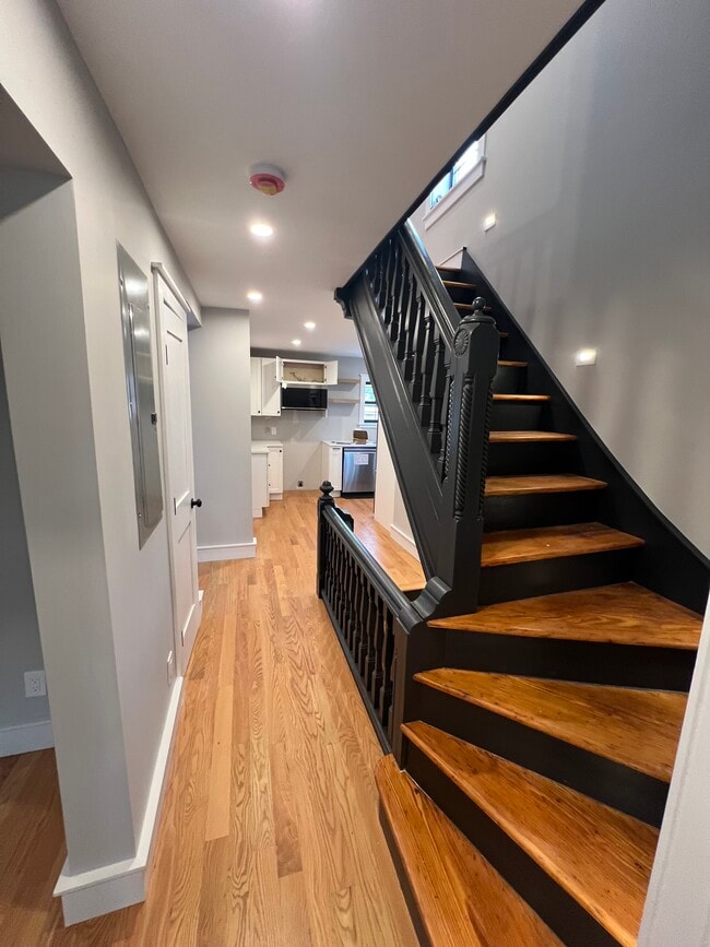 Building Photo - 85 Cannon St Unit 2