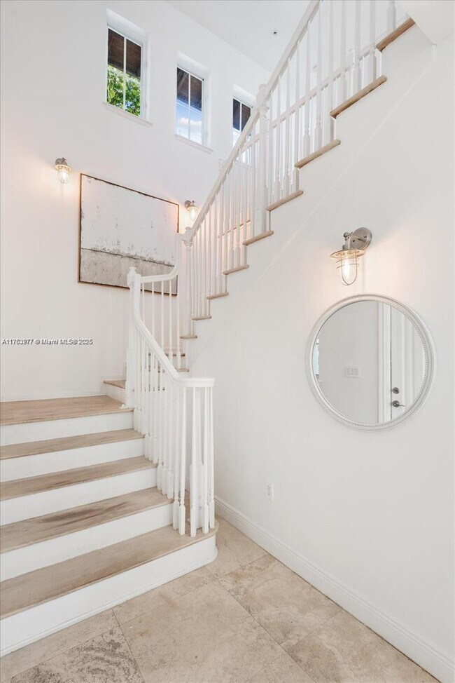 Photo - 350 Woodcrest Rd