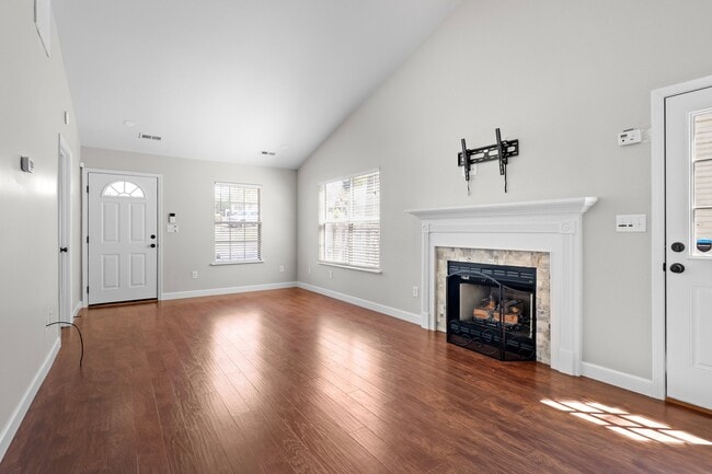 Photo - 303 Southcreek Dr