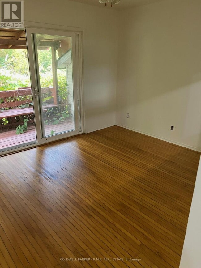 Photo - 348 University Ave W Unité A