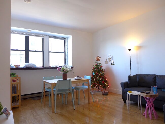 Building Photo - 35 Cunard St