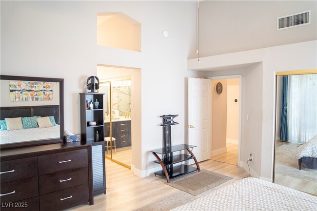 Building Photo - 1417 Country Hollow Dr