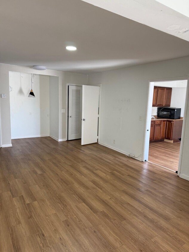 Dining room - 2730 S Dixie Hwy (West Palm Beach, FL)
