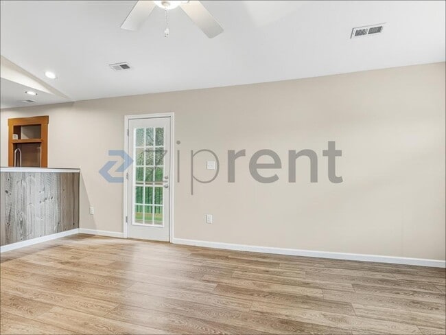 Photo - 5200 Heins Rd NE