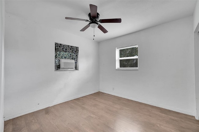 Photo - 2403 SW 8th St