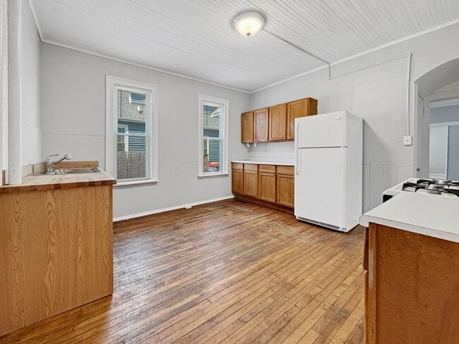 Photo - 828 9th St NW