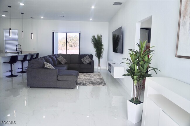 Photo - 2608 25th St W